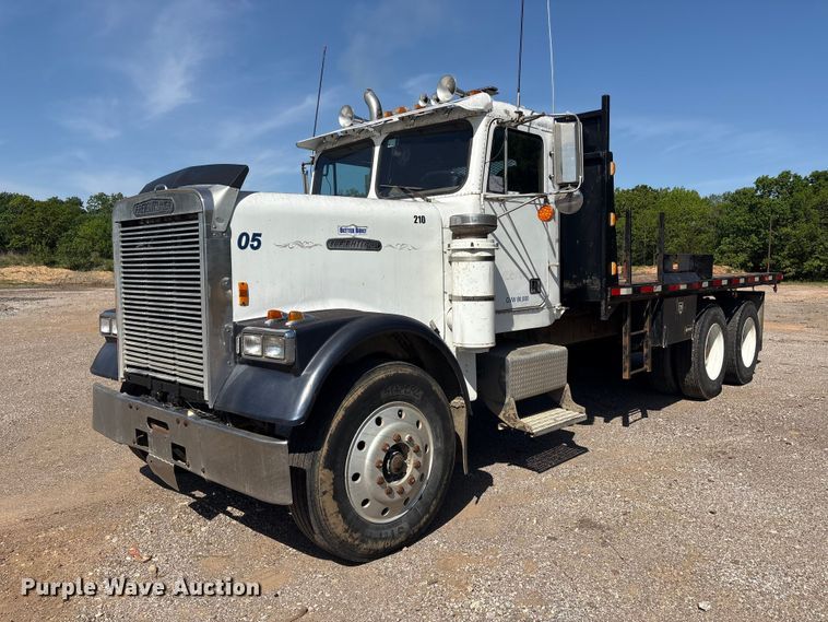 1985 Freightliner MB80 flatbed truck - EV2920