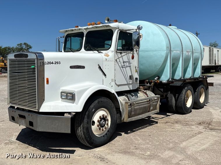 1987 Freightliner FLC truck cab and chassis - FC5593