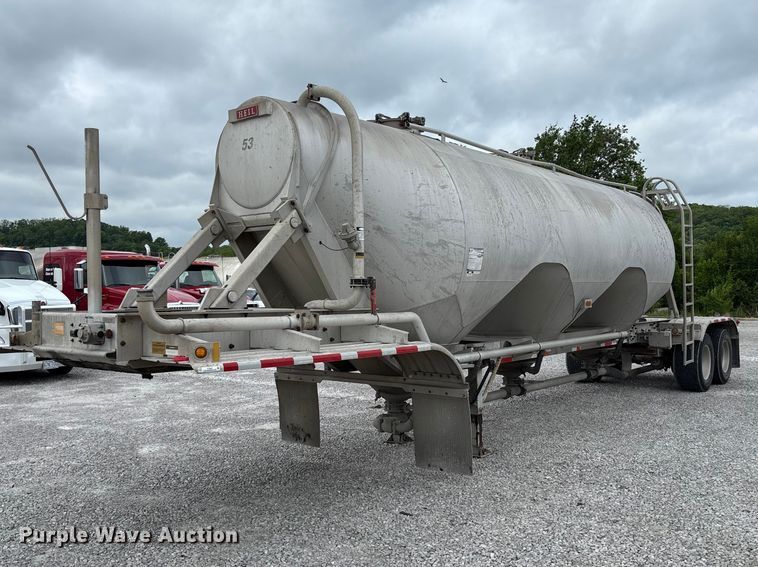 2004 Heil pneumatic dry bulk trailer - FC5607