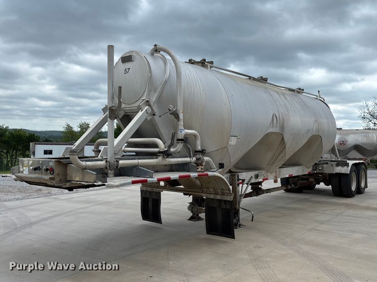 2012 Heil pneumatic dry bulk trailer - FC5611