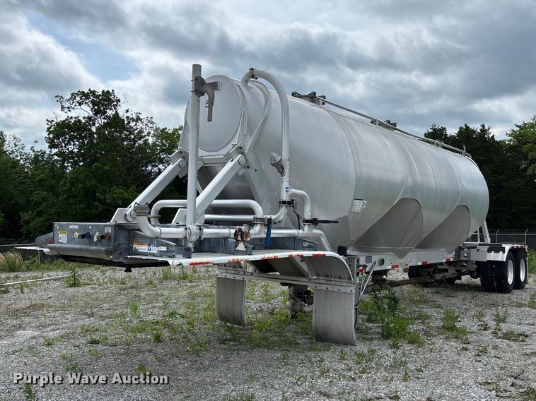 2012 Heil pneumatic dry bulk trailer - FC5612
