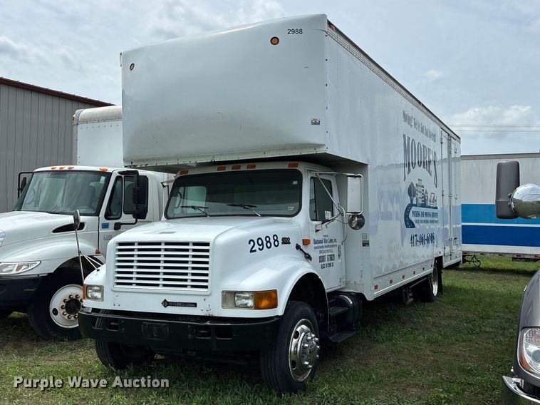 2001 International 4700 box truck - FG0271