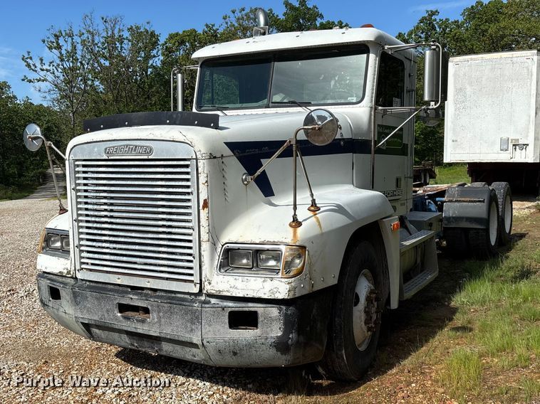 1995 Freightliner USF-1E truck cab and chassis - FG0338