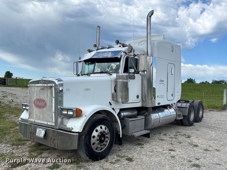 2000 Peterbilt 378 semi truck - FH7110