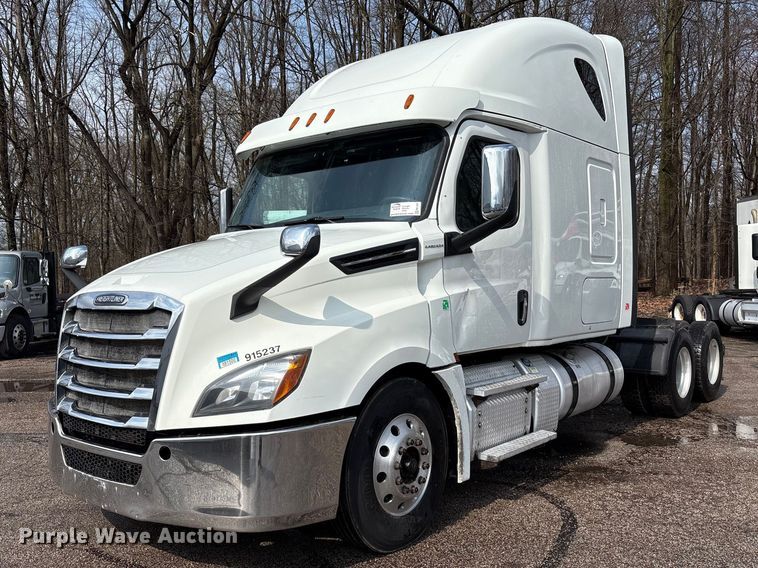 2019 Freightliner Cascadia semi truck - FK1397