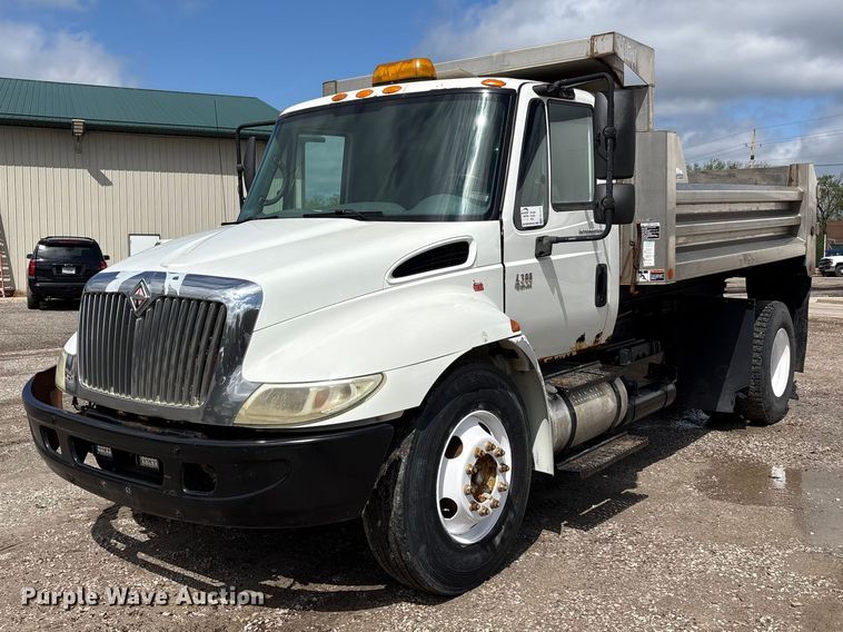 2004 International 4300 dump truck - FK1417