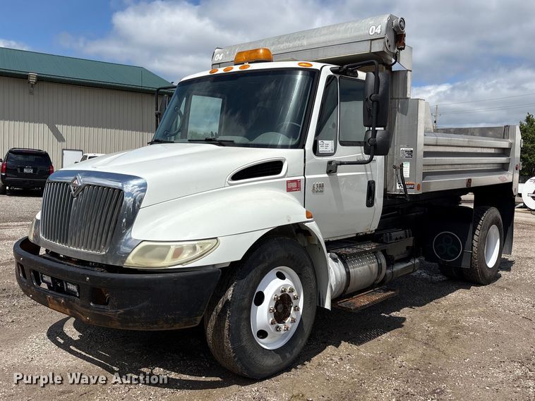 2004 International 4300 dump truck - FK1418