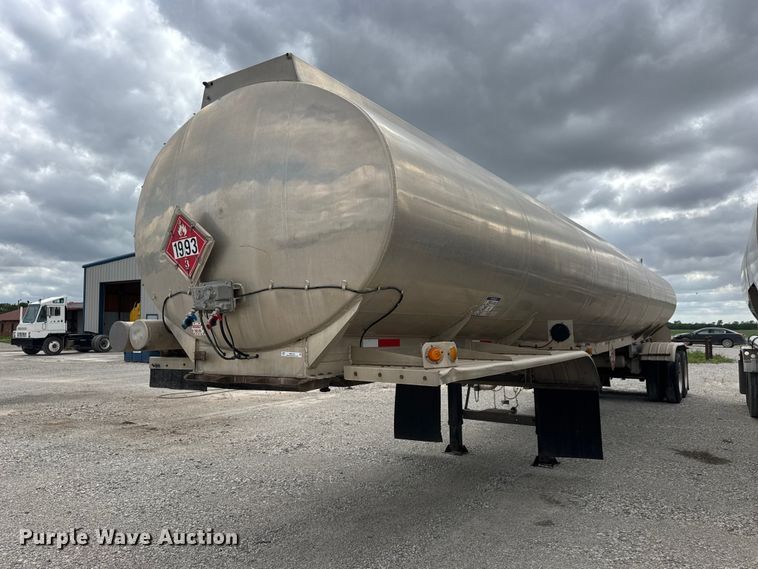 1992 Custom Trailers fuel trailer - MX9103