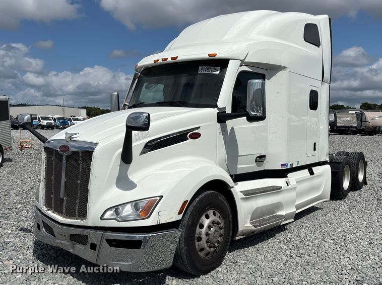 2023 Peterbilt 579 semi truck - YA1161