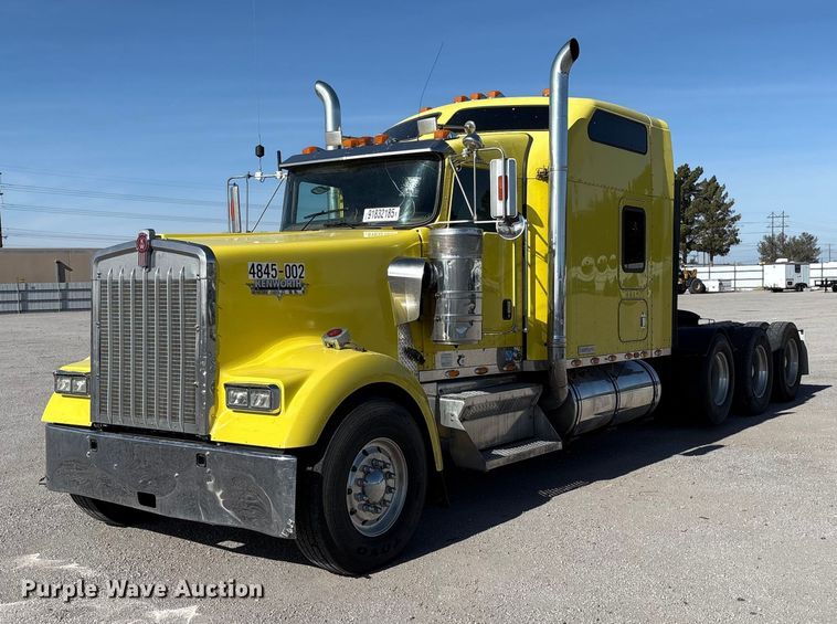 2004 Kenworth W900 semi truck - YA1494