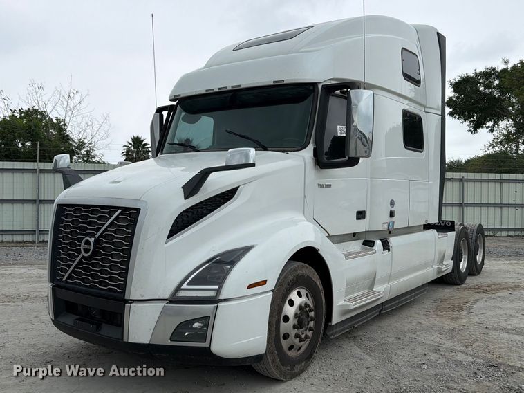 2023 Volvo VNL 860 semi truck - YA1783