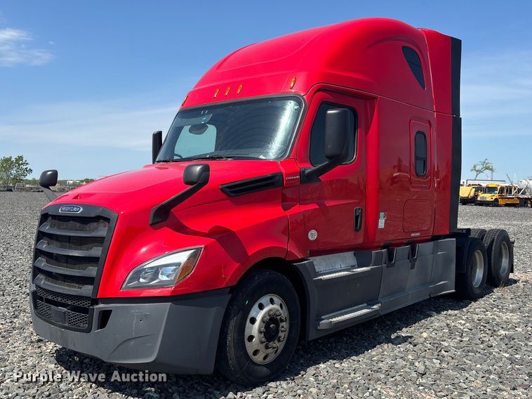 2019 Freightliner Cascadia semi truck - YA2091