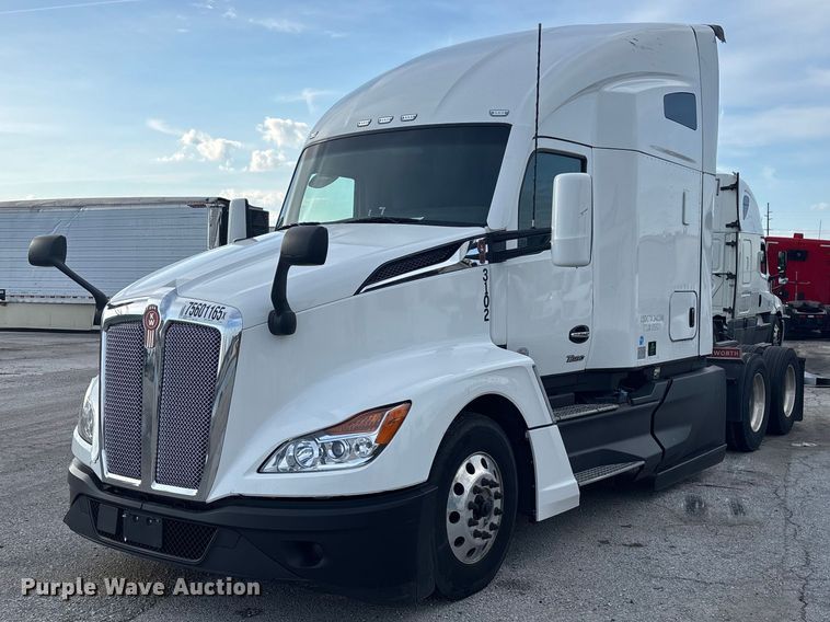 2024 Kenworth T680 semi truck - YA2194