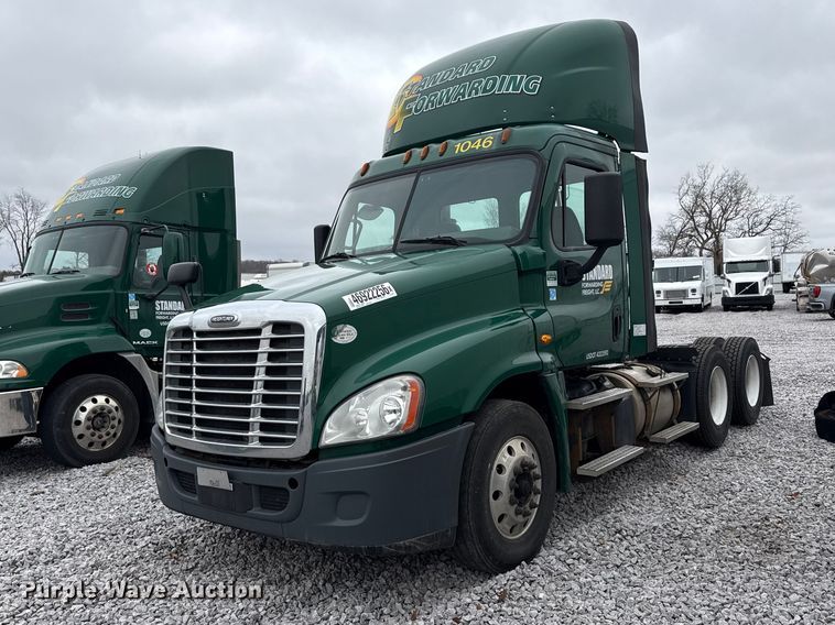 2017 Freightliner Cascadia 125 semi truck - YA2377