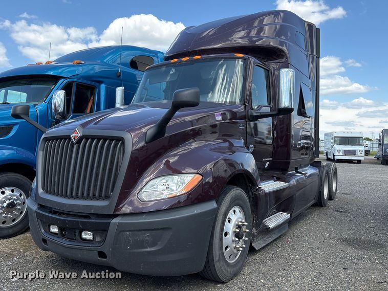 2020 International LT625 semi truck - YA2622