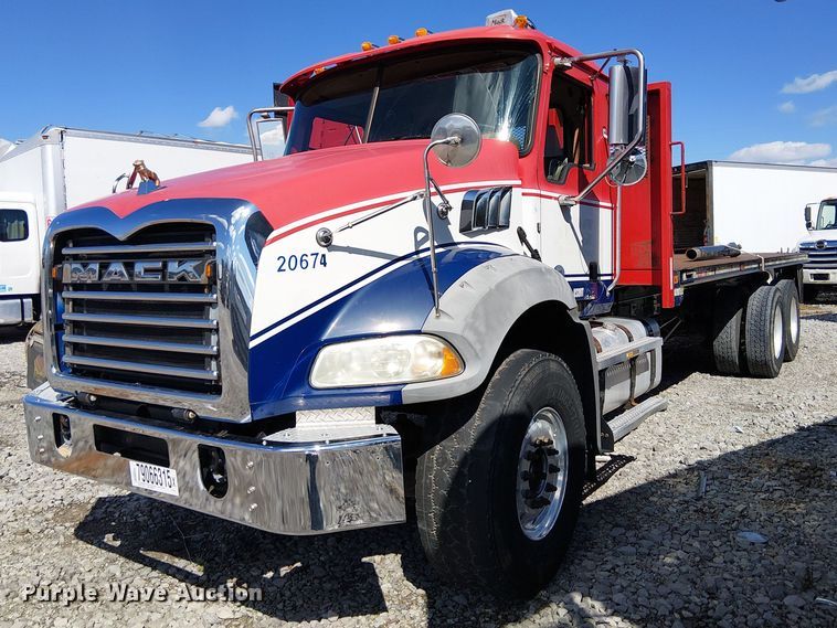 2017 Mack GU813 flatbed truck - YA2760