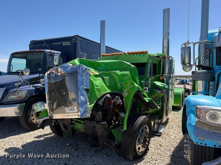 2019 Peterbilt 389 semi truck - YA2872