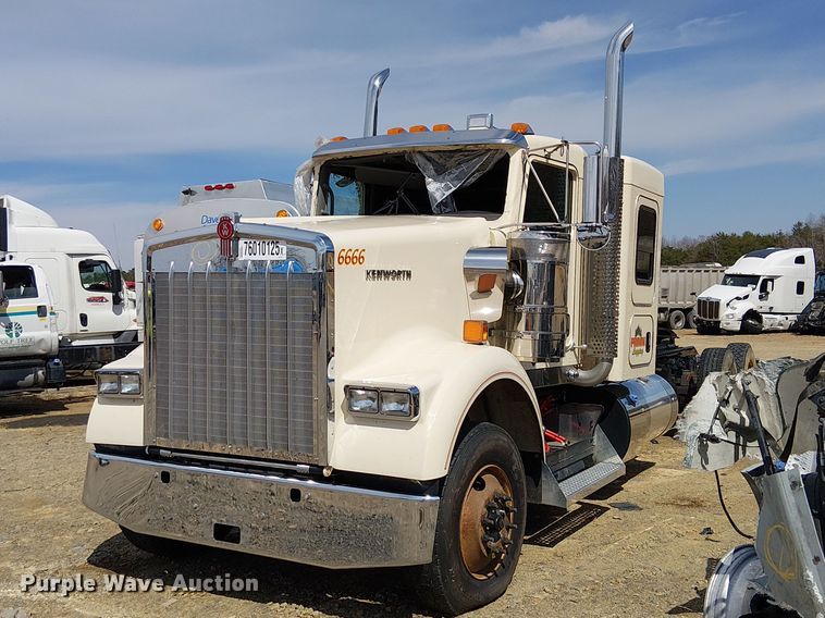 2025 Kenworth W900 semi truck - YA2877