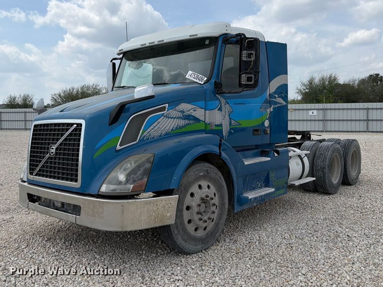 2017 Volvo VNL semi truck - YA2987