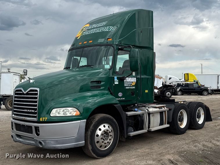 2016 Mack CXU613 semi truck - YA3114