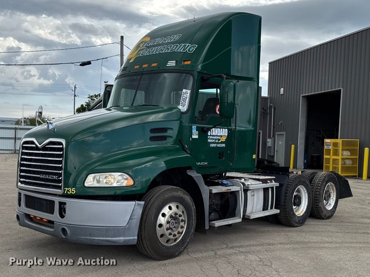 2016 Mack CXU613 semi truck - YA3116