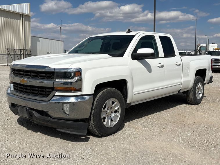 2018 Chevrolet Silverado 1500 LS Crew Cab pickup truck - DO5202