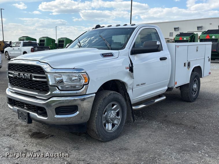 2019 RAM 2500 utility bed pickup truck - DO5203