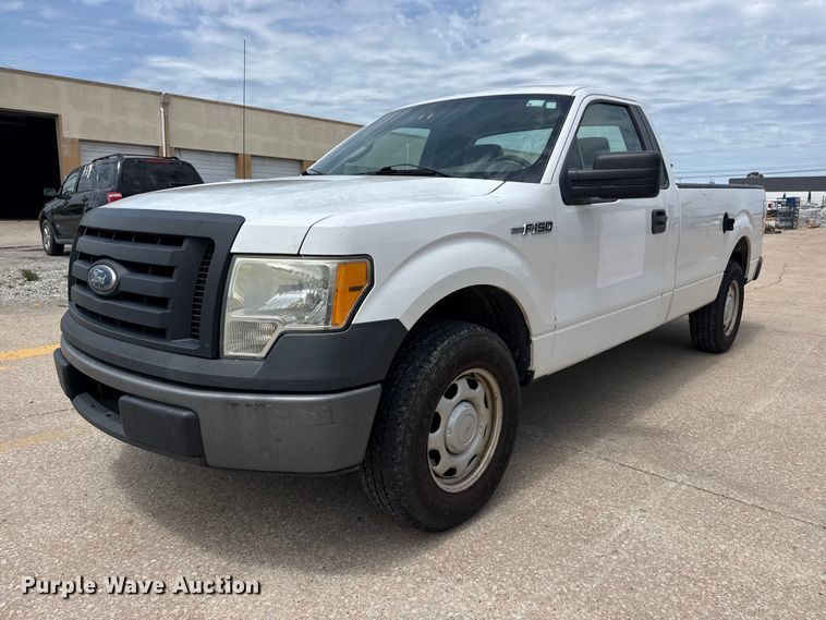 2010 Ford F150 pickup truck - DO8517