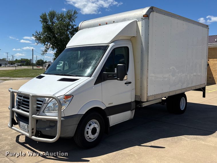 2010 Freightliner Sprinter box truck - DV4342