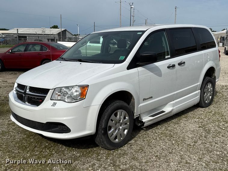 2019 Braun  Dodge Grand Caravan handicap accessible van - DZ4450
