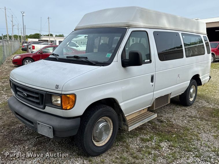2004 Ford E350 van - DZ4451