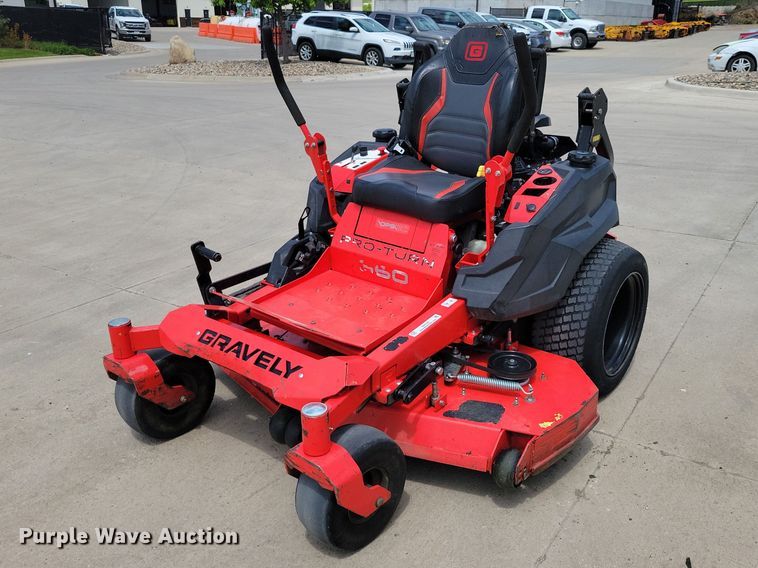 2024 Gravely Pro Turn 660 ZTR lawn mower - DZ7106