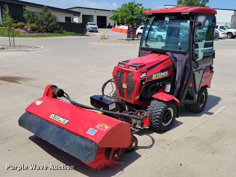 2021 Steiner 450 broom - DZ7111