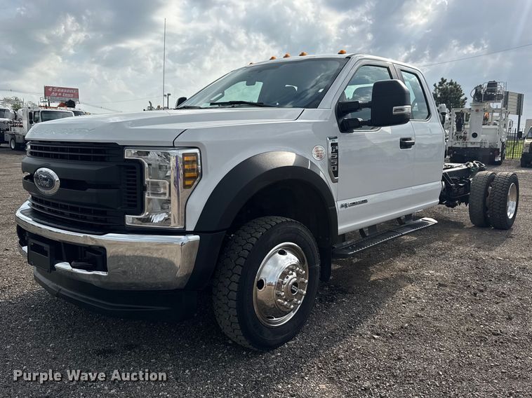 2019 Ford F550 Crew Cab truck cab and chassis - EG8995