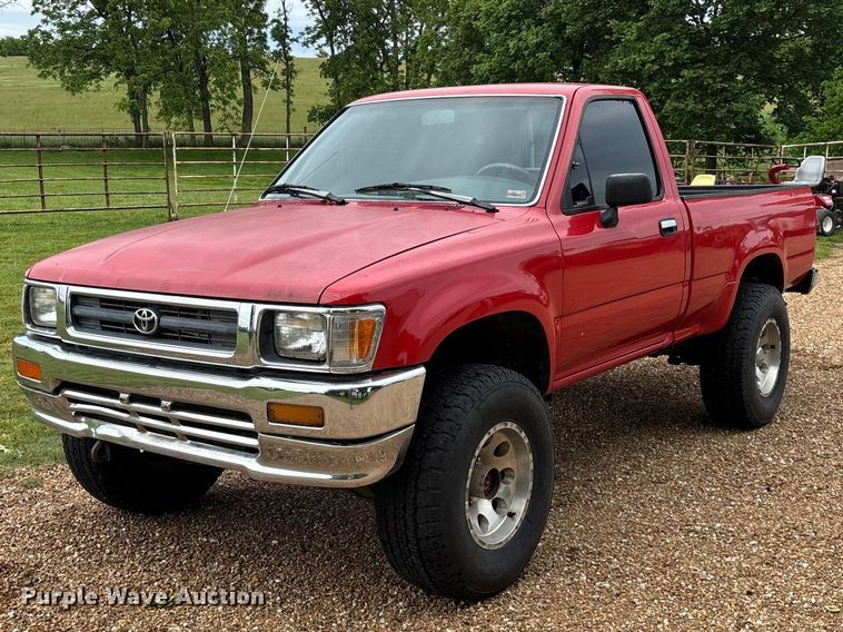 1992 Toyota DLX pickup truck - EO4249