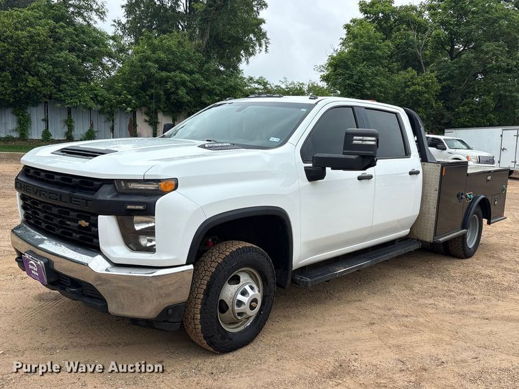 2021 Chevrolet Silverado 3500HD Crew Cab flatbed pickup truck - ET2010