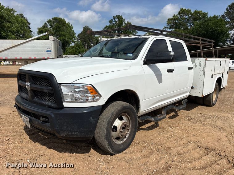 2017 RAM 3500 Crew Cab utility bed pickup truck - ET2046