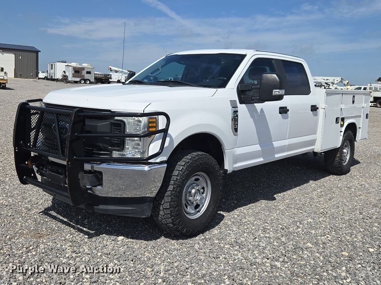2018 Ford F250 Super Duty Crew Cab utility bed pickup truck - ET5144