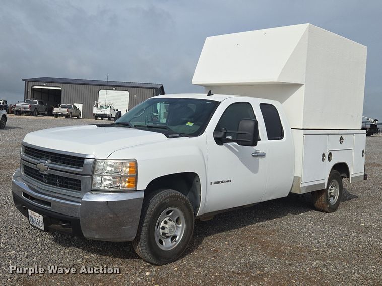 2009 Chevrolet Silverado 2500HD Ext. Cab utility bed pickup truck - ET5146
