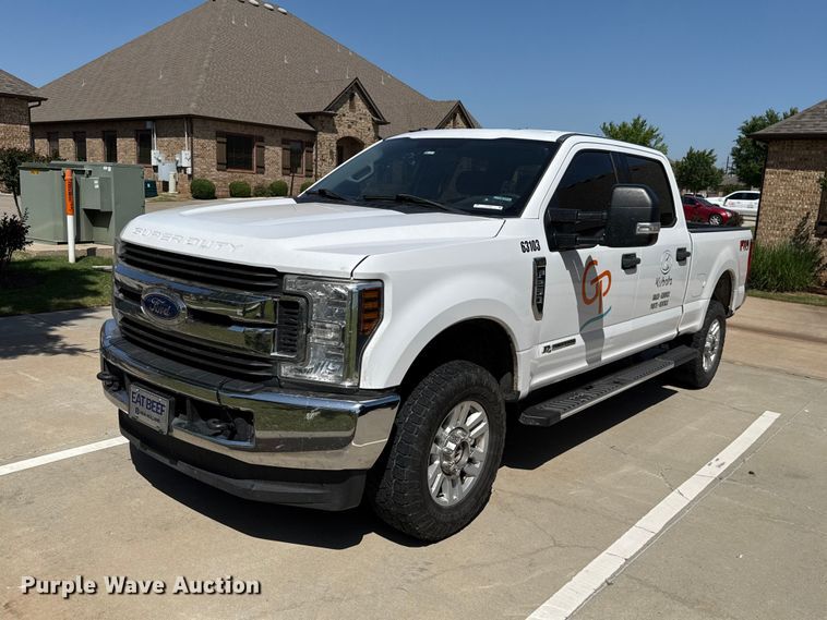 2018 Ford F250 Crew Cab pickup truck - ET6084