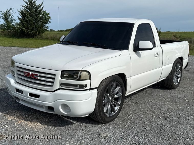 2004 GMC Sierra 1500 pickup truck - ET6104