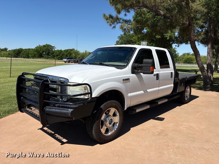 2006 Ford F350 Super Duty Crew Cab flatbed pickup truck - EU5563