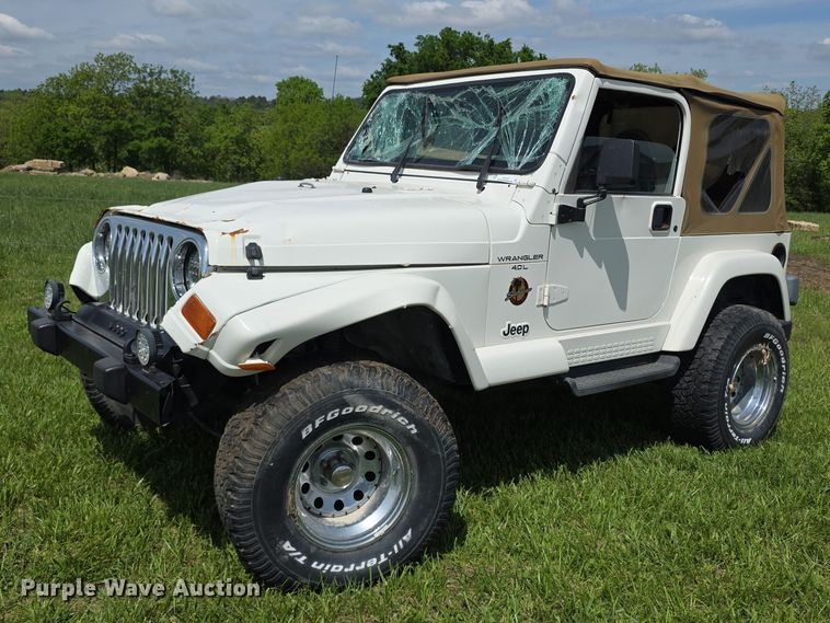 1998 Jeep Wrangler Sahara SUV - EV2107