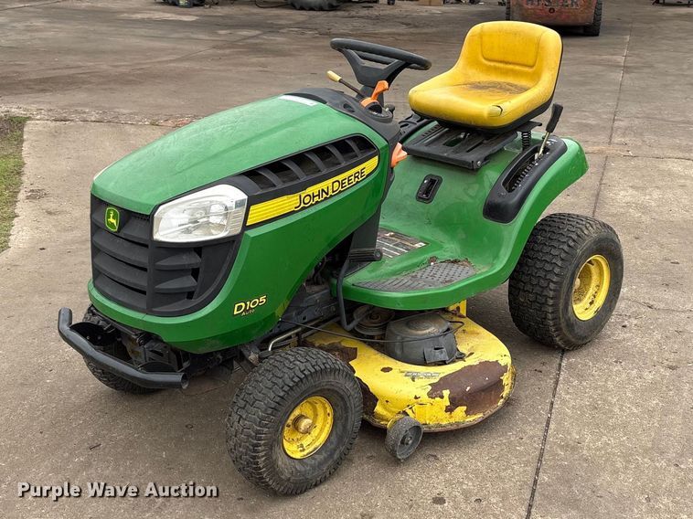 2012 John Deere D105 lawn mower - EW0074