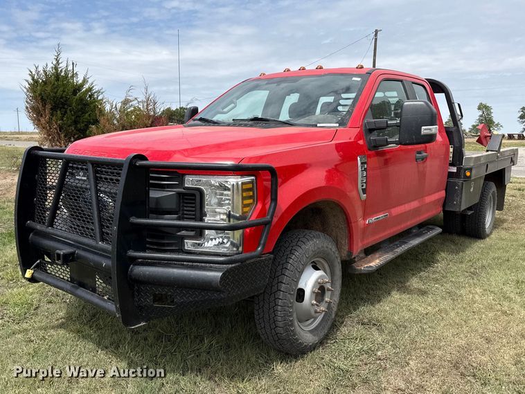 2019 Ford F350  Super Duty XL Ext. Cab flatbed pickup truck - EW4499