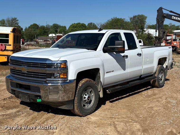 2017 Chevrolet Silverado 2500HD Crew Cab pickup truck - FB3464
