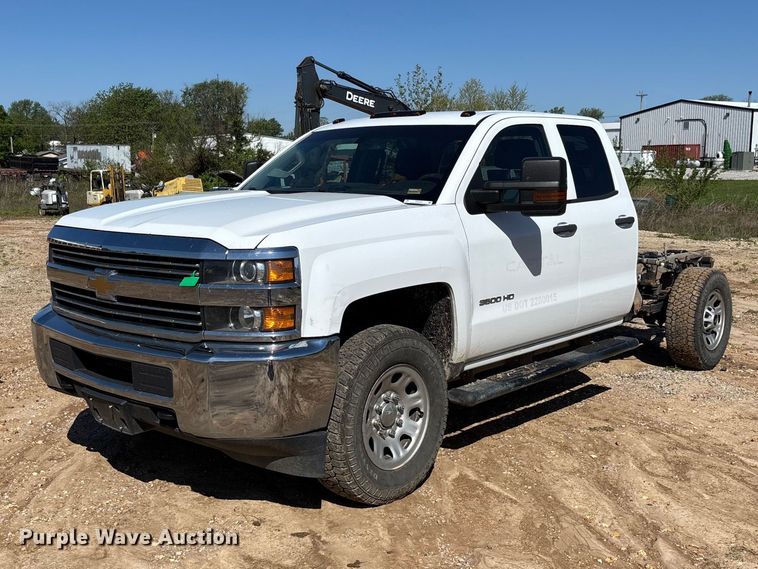 2018 Chevrolet Silverado 3500HD Crew Cab truck cab and chassis - FB3465
