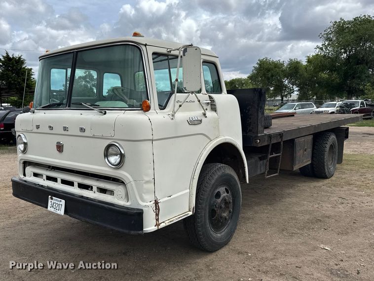 1967 Ford C610D rollback truck - FB7348