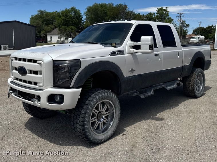 2011 Ford F250 Super Duty Crew Cab pickup truck - FB7375