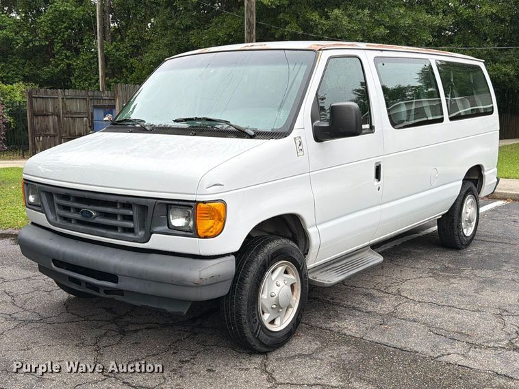 2007 Ford E350 van - FB8137